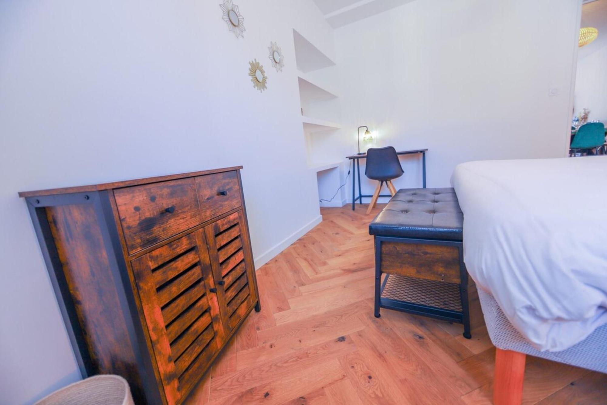 Cozy Along The River - Downtown & Terrace - 4 *